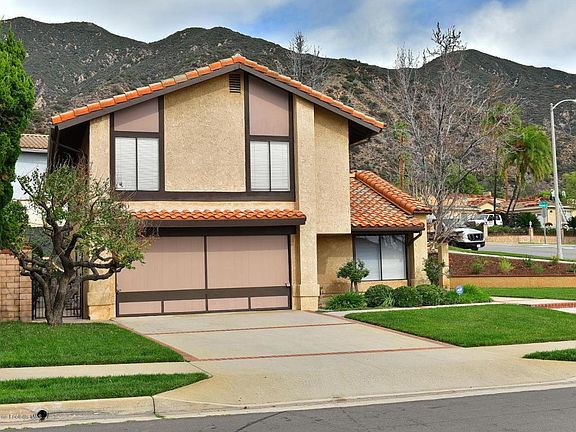2nd image of 3755 Valley Lights Dr