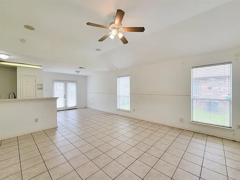 16006 Hiram Clarke Rd — Photo 6