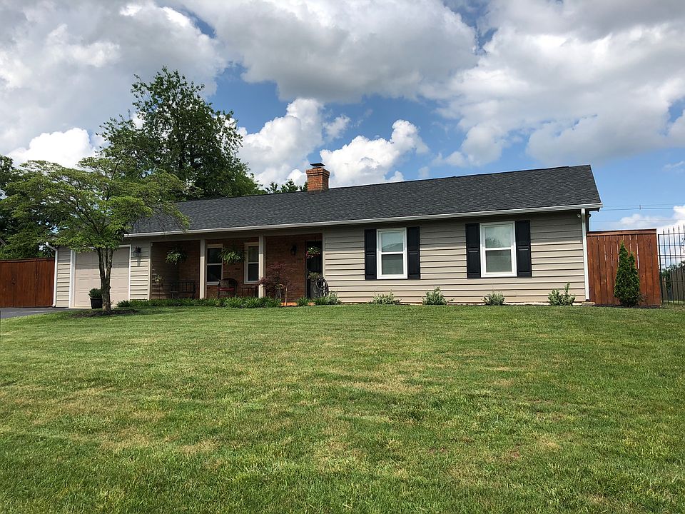 1st image of 220 Parkwood Ave