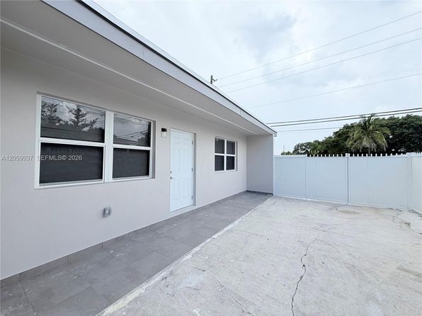 3390 NW 50th St #3390