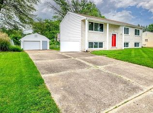11959 Green Cove Ln, Maryland Heights, MO 63043