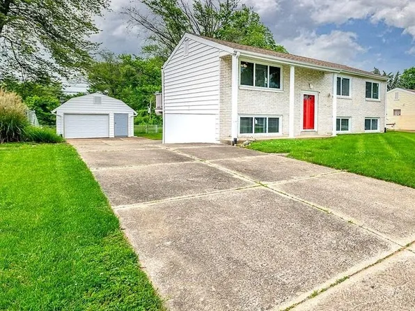 11959 Green Cove Ln, Maryland Heights, MO 63043