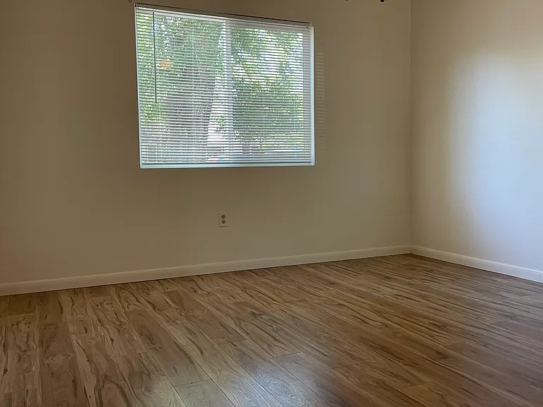 803 N Walnut St — Photo 13