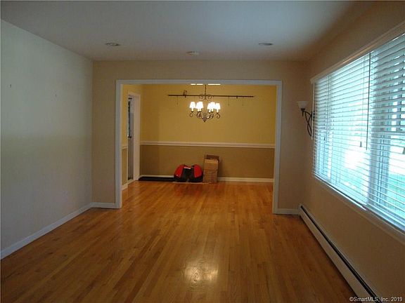 3rd image of 27 Sportsman Dr
