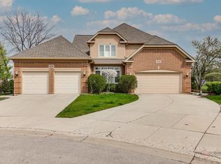 2539 Windrush Ln, Northbrook, IL