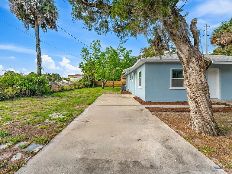 405 Dummitt Ave — Photo 23