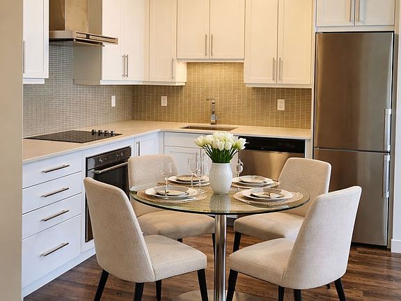 3rd image of 2081 Fairview St #1707
