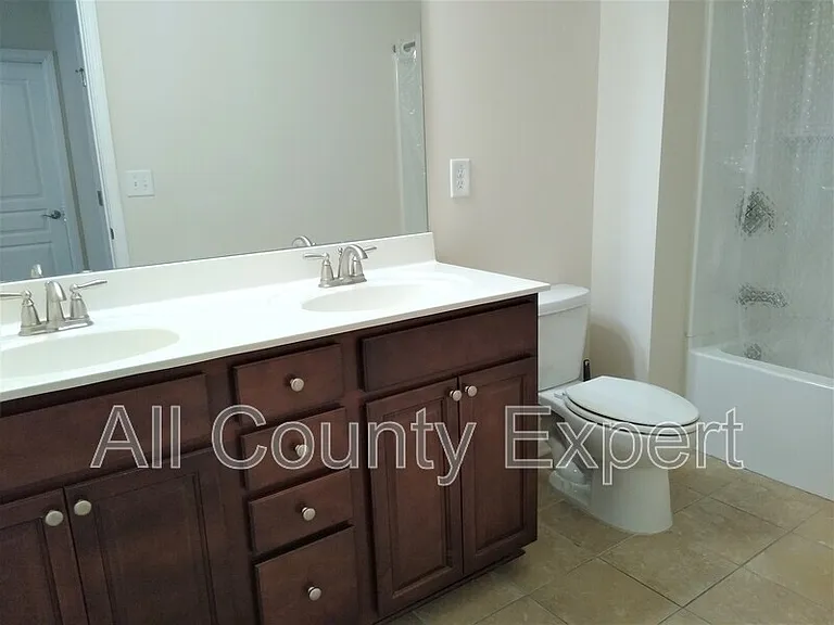 635 Glenish Ct — Photo 11