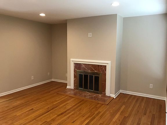 3rd image of 15820 Birwood Ave