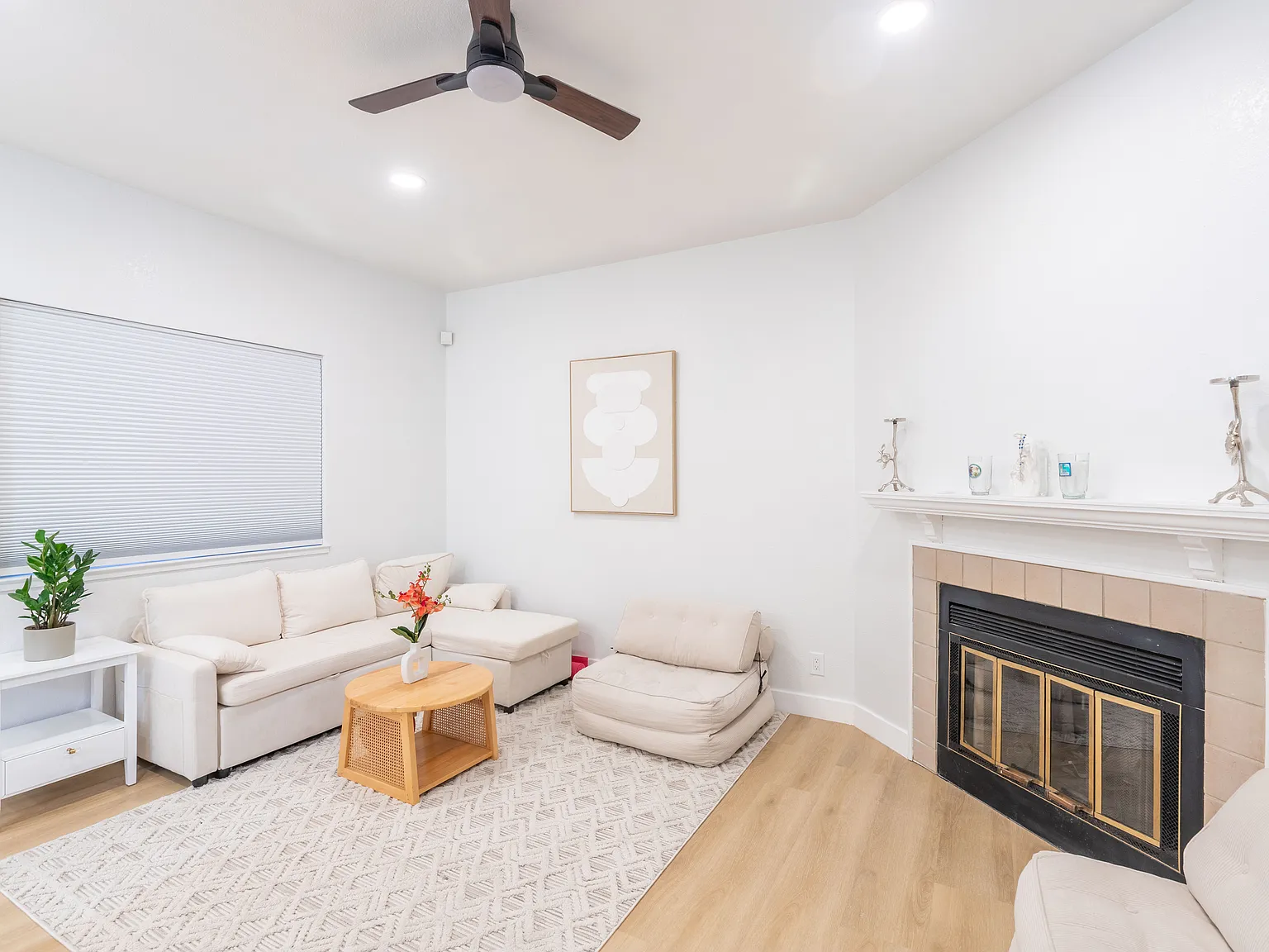 2 bed, 926 sqft, $4,495 — Photo 3