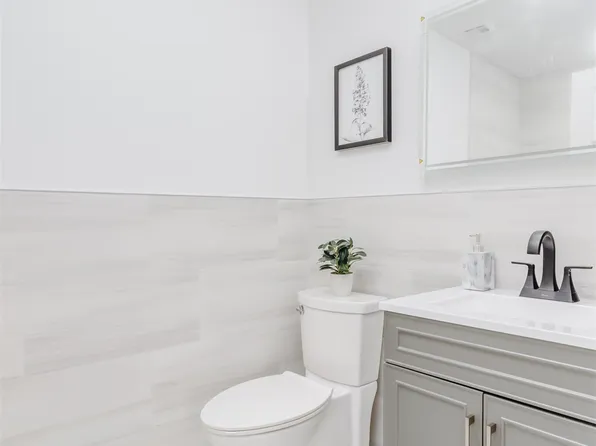 85 Myrtle Avenue image 8 of 28