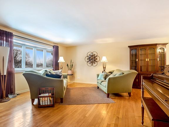 4th image of 923 Bradford Ln