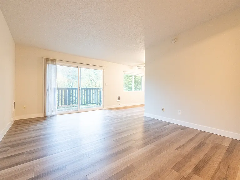 West Hills Terrace — Photo 8