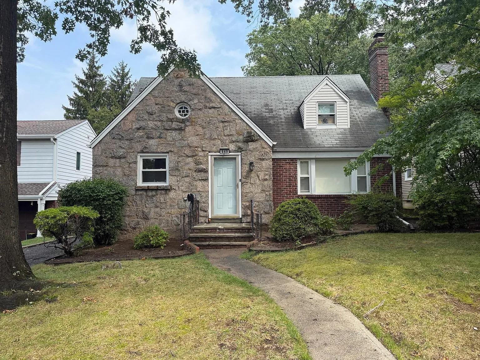 3 bed, 1.0 bath, $3,700 — Photo 2
