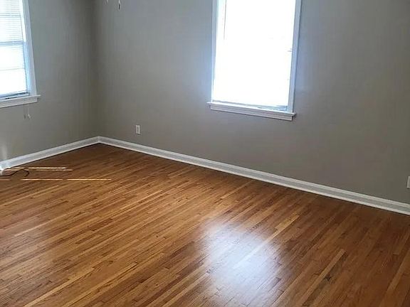 5th image of 806 Royal Ave