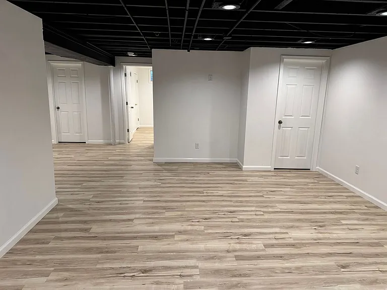 209 W Royal Dr — Photo 19