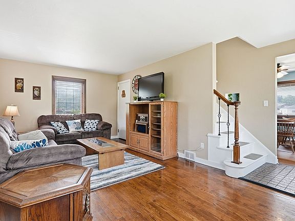 4th image of 3905 Mount Troy Rd
