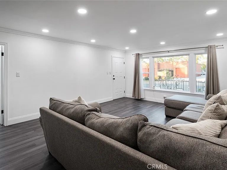 2023 Border Ave — Photo 13