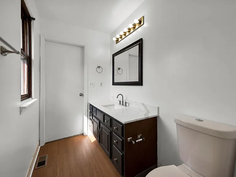 2700 Queenswood Dr — Photo 22