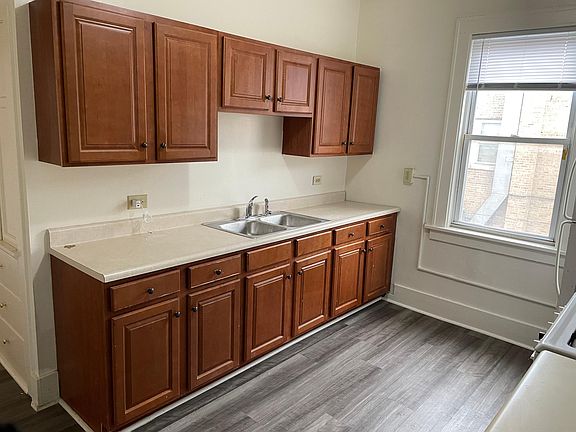 3rd image of 517 Gostlin St #2N