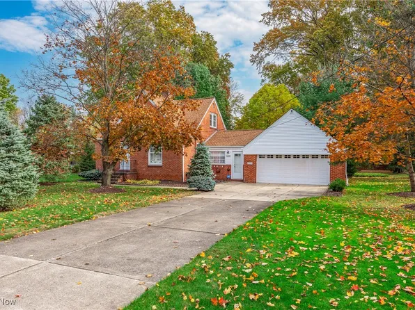 6387 Bonroi Dr, Seven Hills, OH 44131