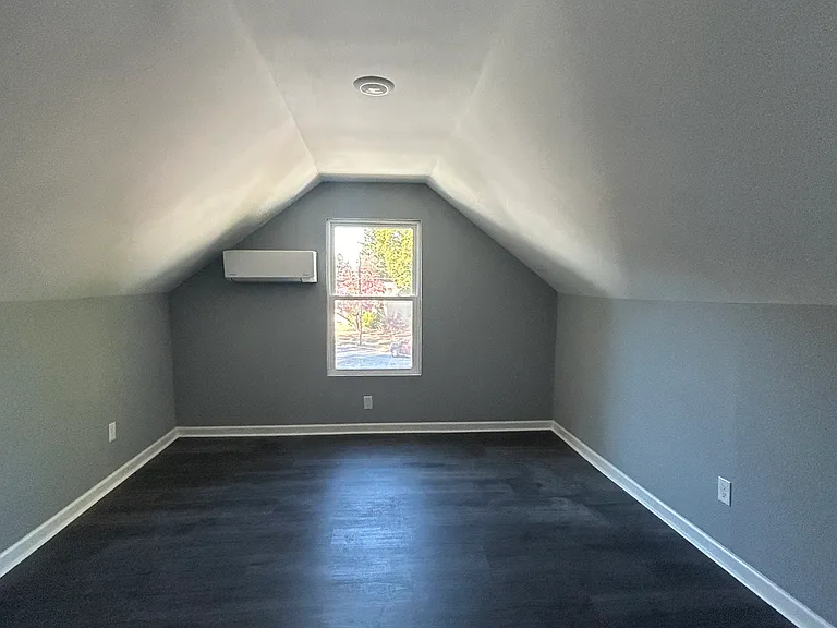 211 Pennsylvania Rd — Photo 16