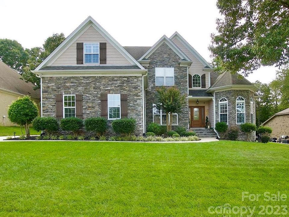 1st image of 7818 Sand Trap Ln