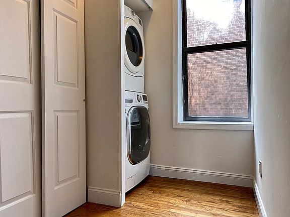 4th image of 215 E 4th St APT 20