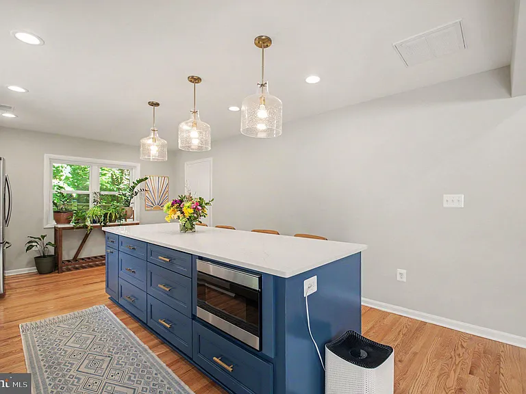 6417 Berkshire Dr — Photo 6