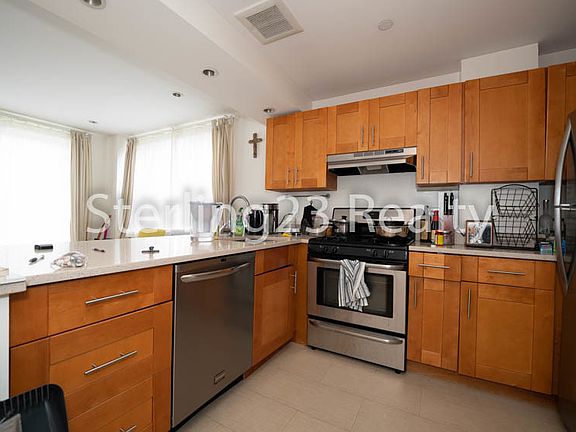 4th image of 25-50 Crescent St #5F