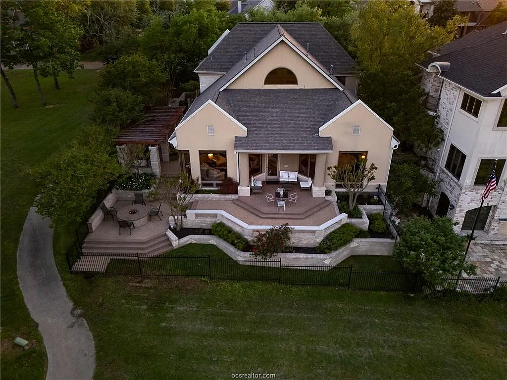 3 bed, 3.5 bath, 3568 sqft, $3,500 — Photo 1