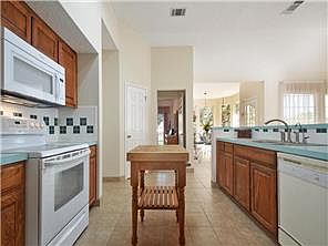 5th image of 1208 Willow Creek Dr
