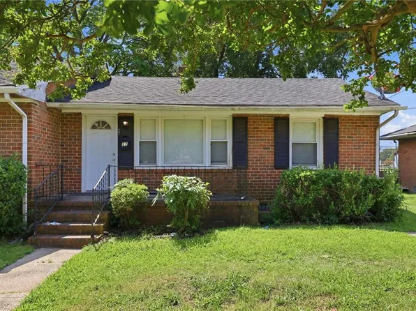 27 Carver Cir, Portsmouth, VA 23701