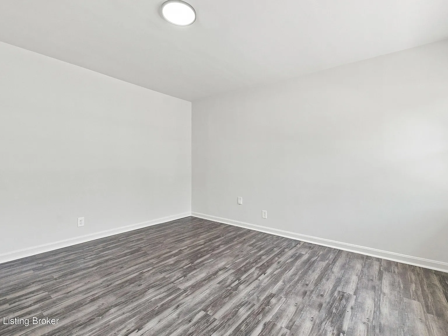 3 bed, 1.0 bath, 840 sqft, $1,350 — Photo 3