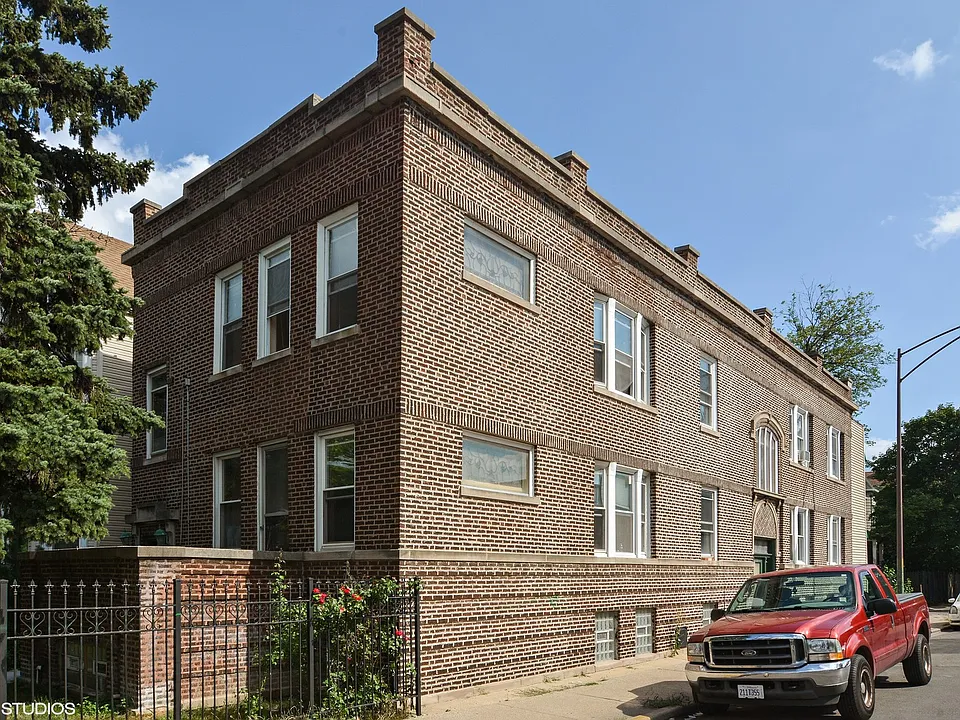 3557 W Wrightwood Ave #1R