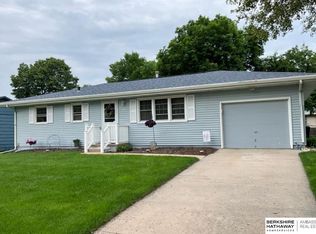 10910 Westover Rd, Omaha, NE 68154