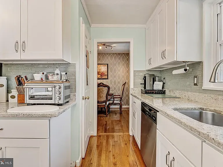 6409 The Pkwy — Photo 5