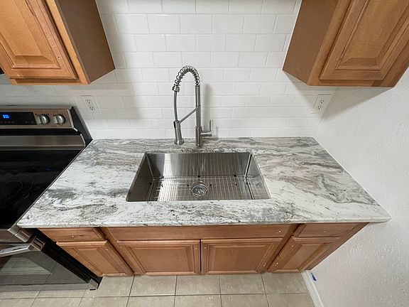 5th image of 5010 Sanibel Ave #B