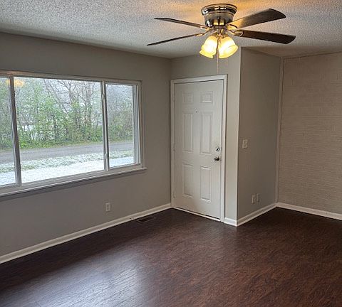 3rd image of 111 Hill Rd