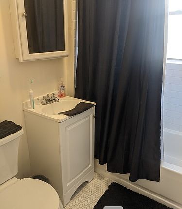 5th image of 4847 N Kimball Ave APT 1G