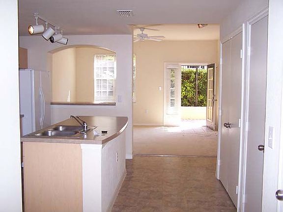 4th image of 100 4th Ave S APT 139