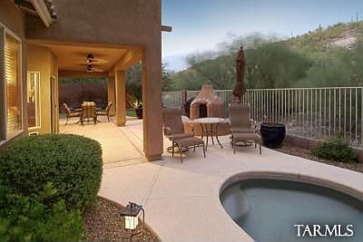 2nd image of 4118 N Sunset Cliff Pl