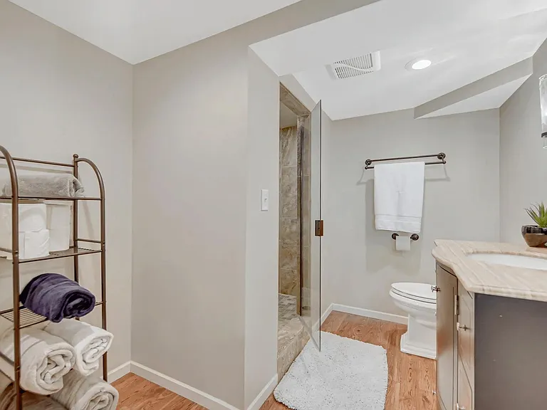 3304 Webster Ave S — Photo 17