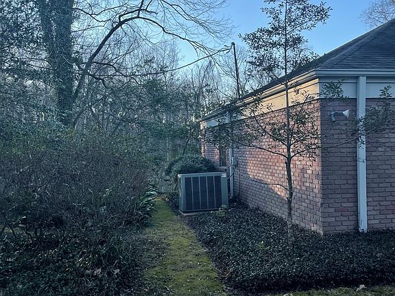 5th image of 3323 Highland Dr