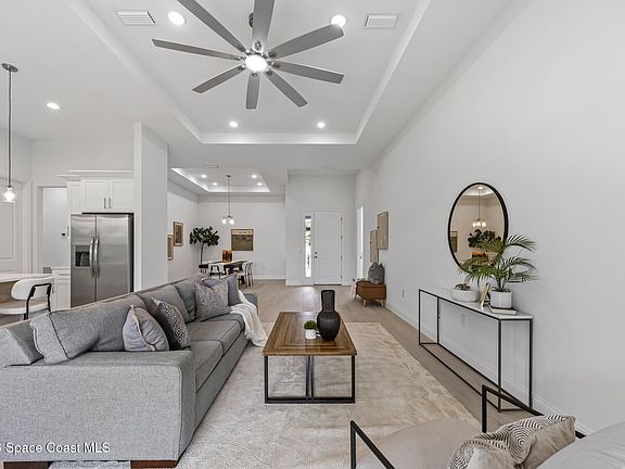 5th image of 420 Di Lido St NE