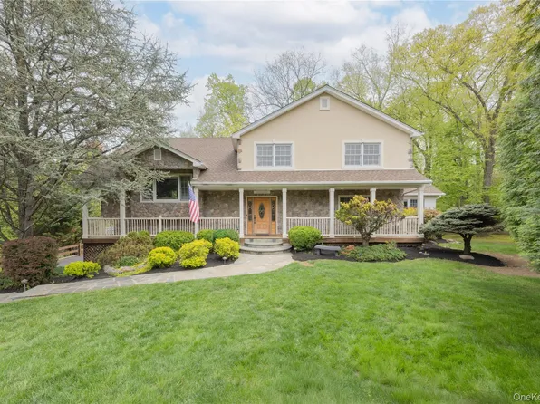 1 Alexa Court, Pearl River, NY 10965