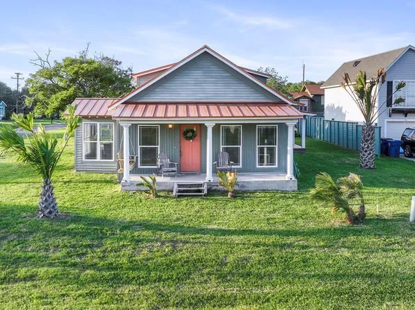 1204 E Orleans St, Rockport, TX 78382