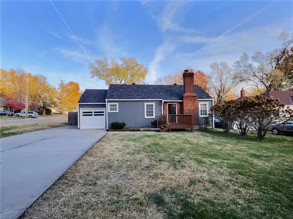 5101 Rosewood Dr, Roeland Park, KS 66205