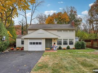 955 Barnes Dr, Ridgewood, NJ 07450