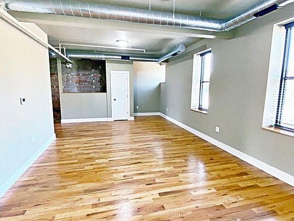 3rd image of 901 N 17th St